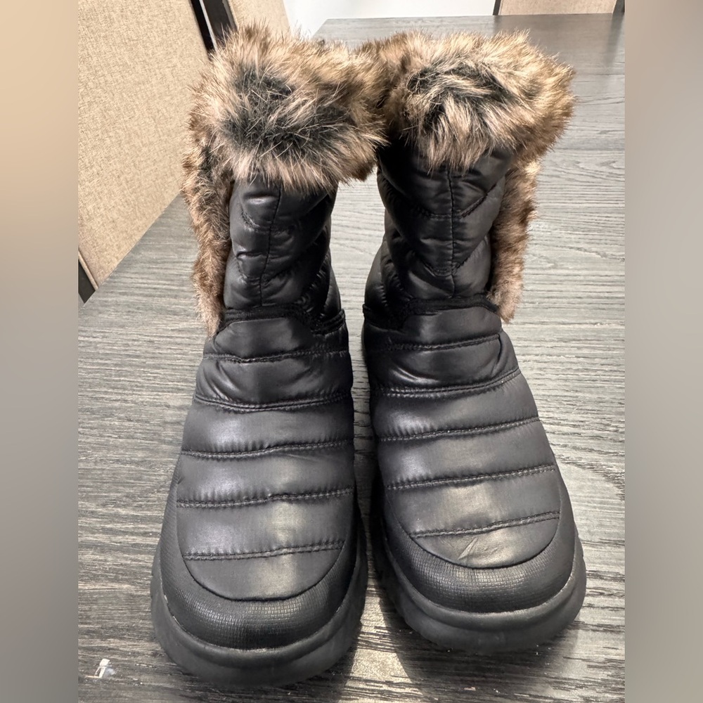 The North Face Black Quilted Winter Boots with Fur Trim